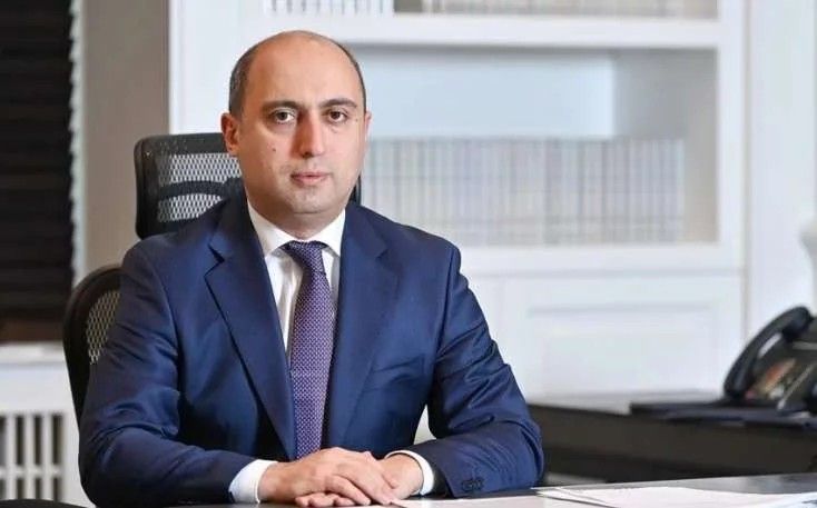 Emin Əmrullayev tələbə adını qazananları belə TƏBRİK etdi - FOTO Emin Əmrullayev tələbə adını qazananları belə TƏBRİK etdi - FOTO