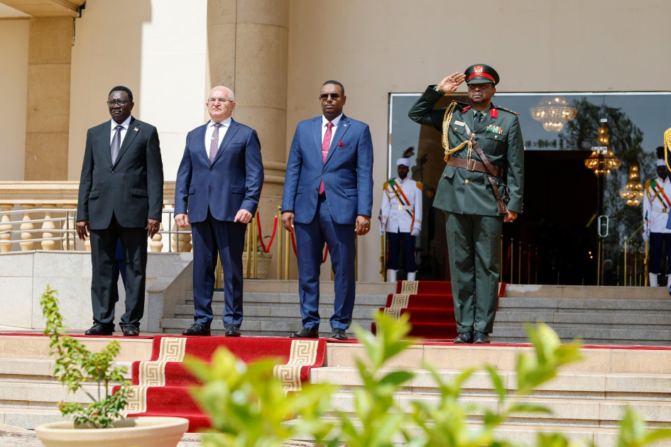 Sudan lideri Azərbaycana gəlmək istəyir &ndash; Səfirimizlə mühüm görüşün detalları - FOTO