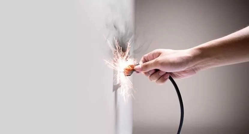 Bakıda 19 yaşlı gənci elektrik cərəyanı vuraraq öldürdü Bakıda 19 yaşlı gənci elektrik cərəyanı vuraraq öldürdü