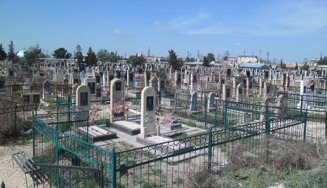 Salyanda qəbiristanlıqdan meyit tapıldı