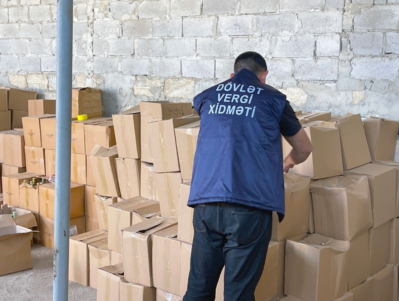 Aksizli məhsulların dövriyyəsi ilə bağlı vergi nəzarəti tədbirləri davam etdirilir