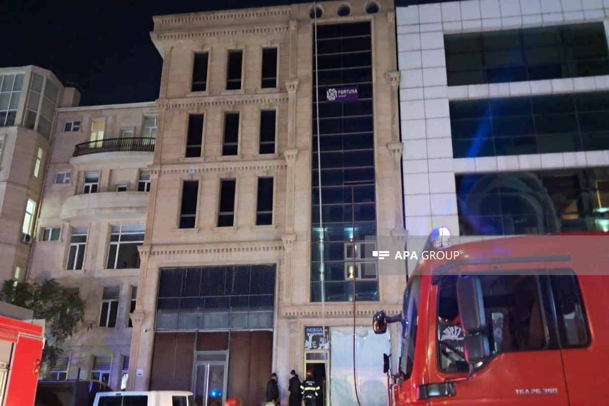 Bakıda obyektdə yanğın baş verib - FOTO