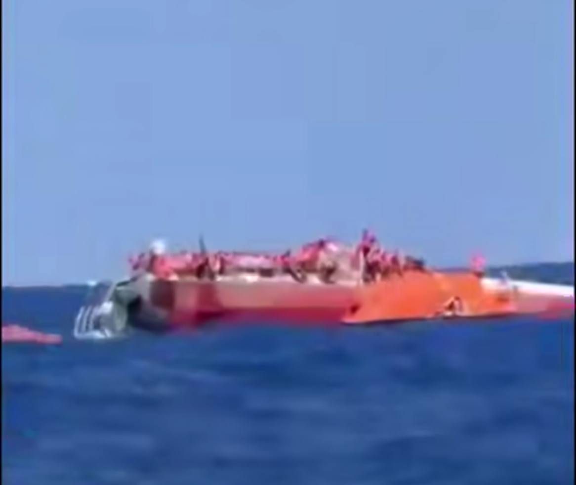 279 sərnişinin olduğu bərə Şimali Kipr sahillərində batır - VİDEO