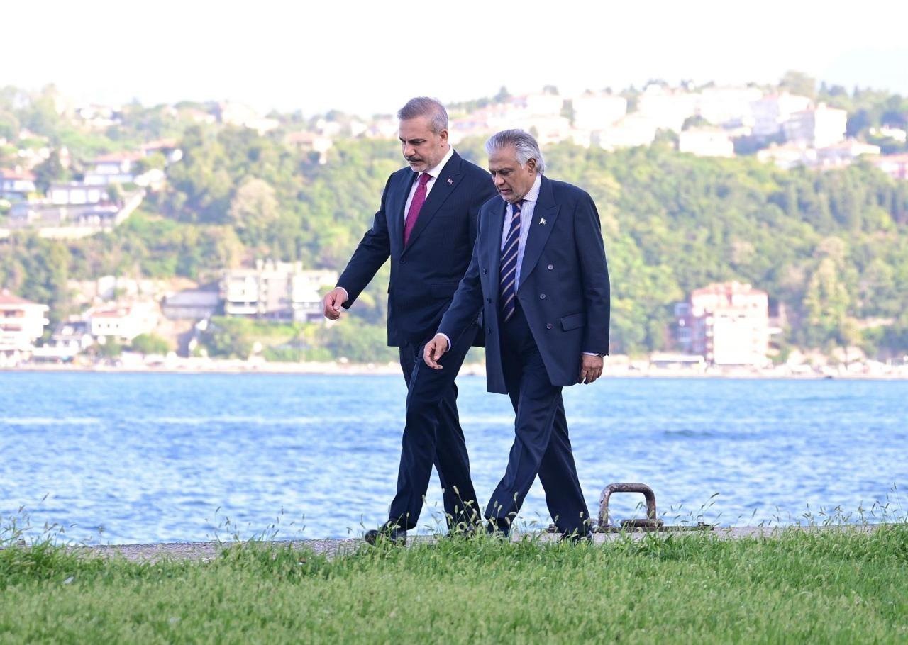 Pakistan və Türkiyə XİN başçıları İstanbulda görüşdülər Pakistan və Türkiyə XİN başçıları İstanbulda görüşdülər