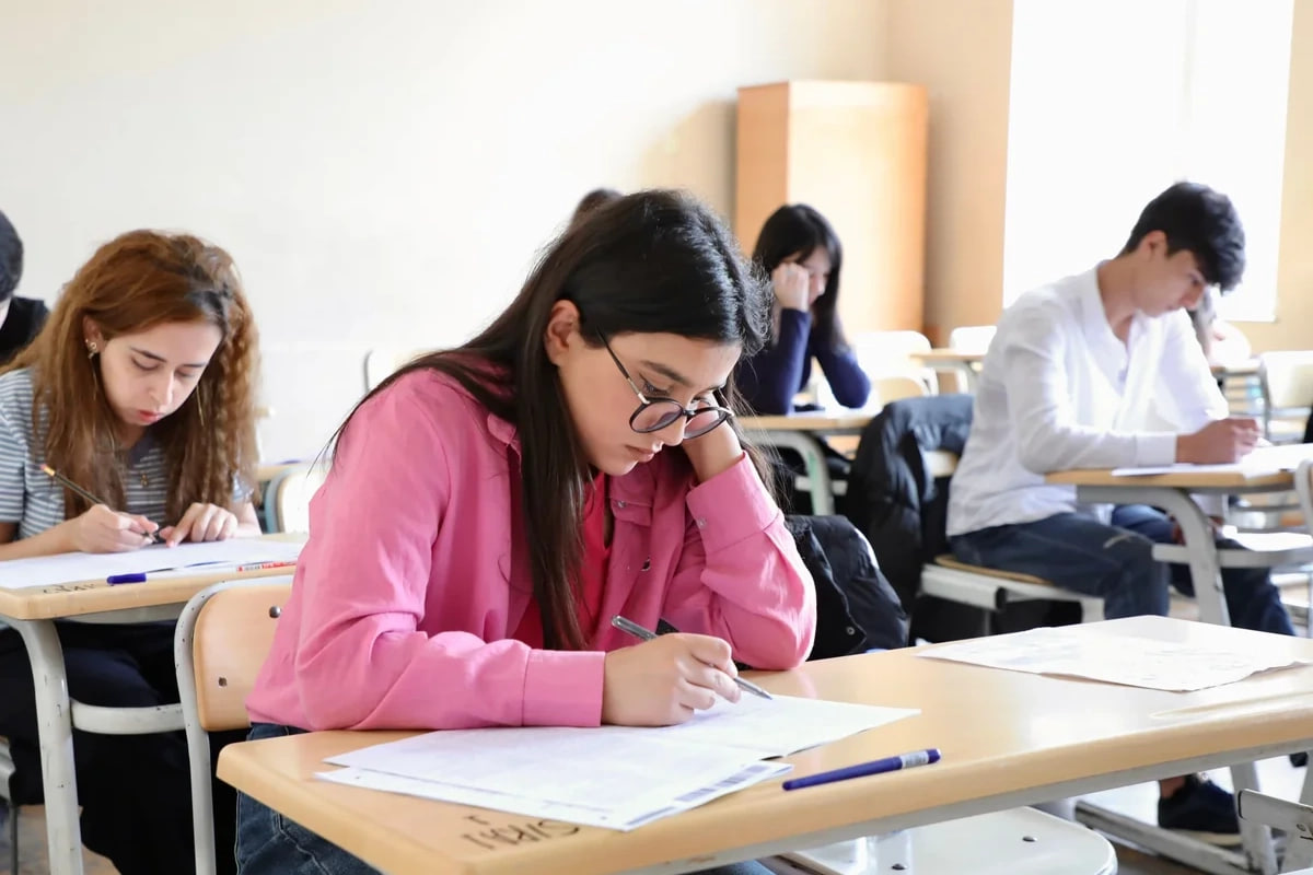 Buraxılış imtahanlarında üzrlü səbəbdən iştirak edə bilməyənlərin NƏZƏRİNƏ!