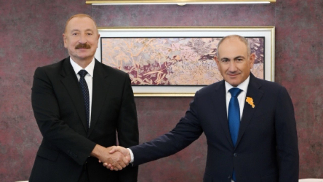 İlham Əliyevlə Paşinyanın görüşündə müzakirə olunan məsələlər AÇIQLANDI İlham Əliyevlə Paşinyanın görüşündə müzakirə olunan məsələlər AÇIQLANDI