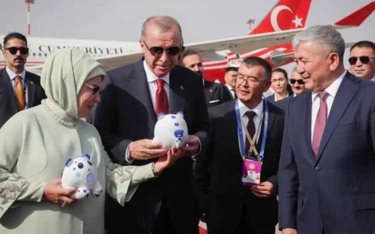 Ərdoğana da oyuncaq bəbir hədiyyə EDİLDİ