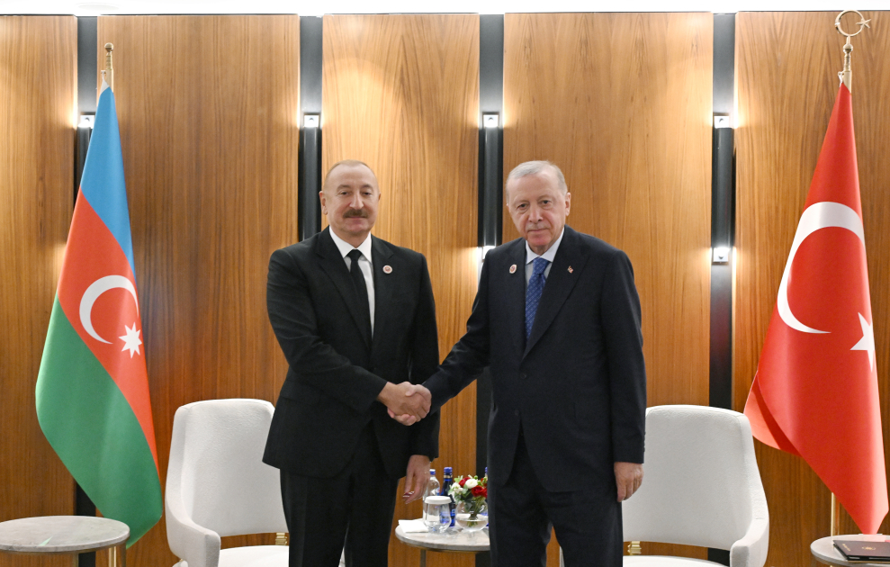 İlham Əliyev Bişkekdə Ərdoğanla görüşdü &ndash; FOTO