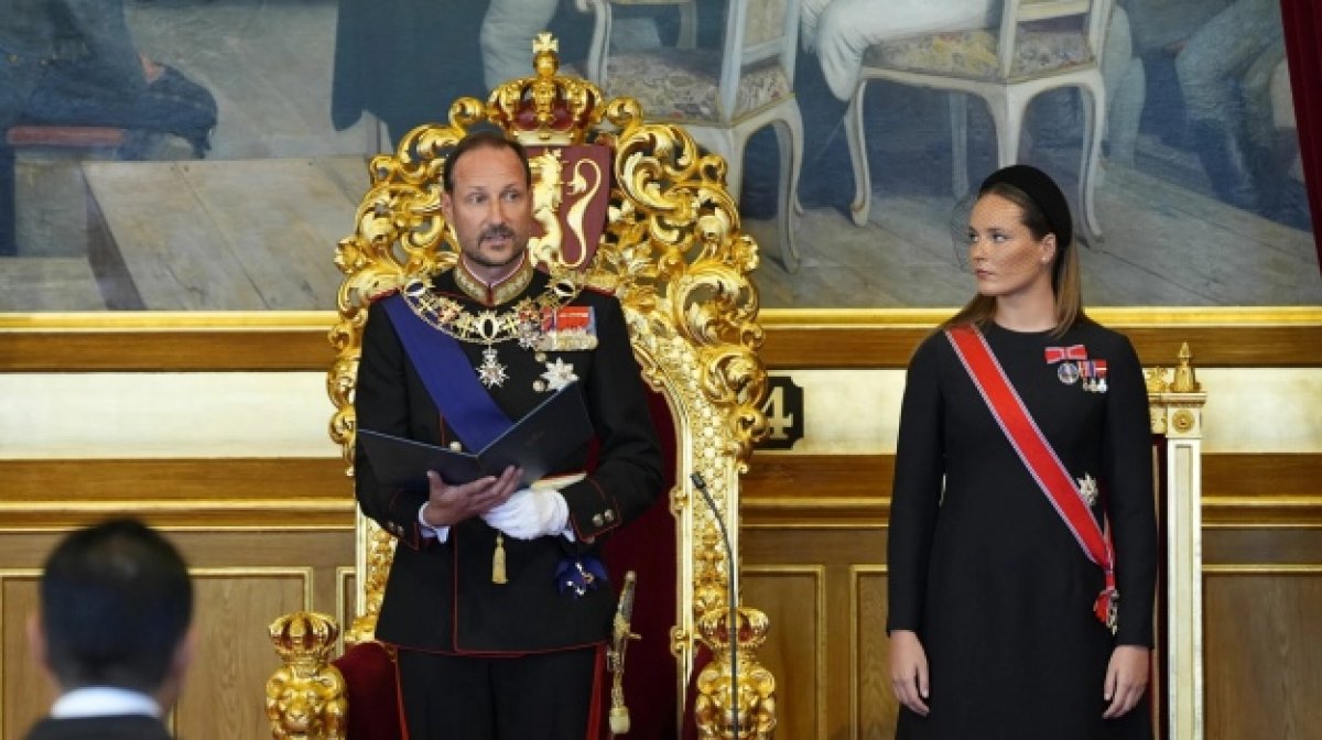Norveçin yeni kralı parlament qarşısında and içdi Norveçin yeni kralı parlament qarşısında and içdi