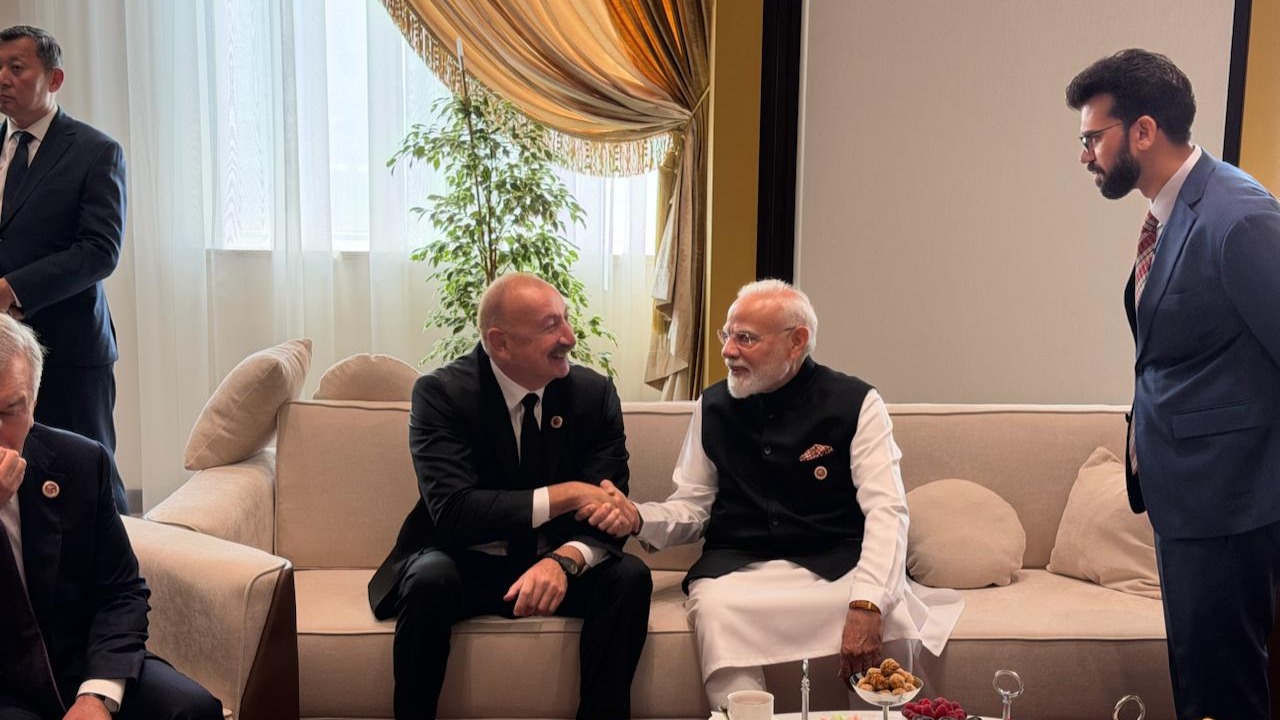Prezidentin Narendra Modi ilə görüşündən FOTO