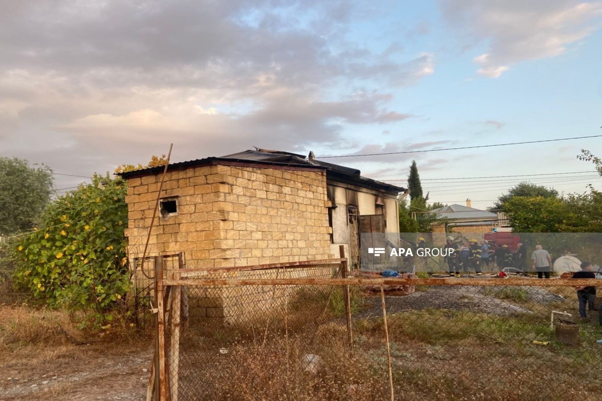 Şəkidə fərdi yaşayış evi əşyalarla birlikdə yandı - FOTO Şəkidə fərdi yaşayış evi əşyalarla birlikdə yandı - FOTO