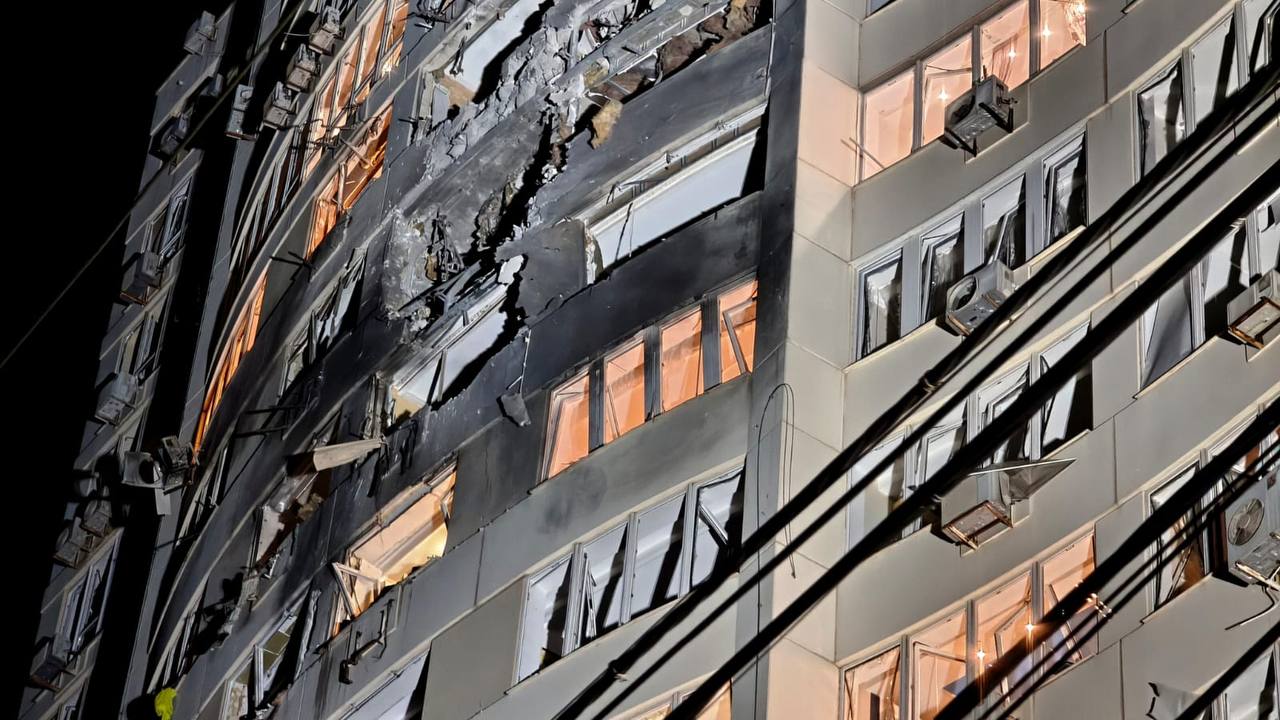 Rusiya Odessada yaşayış binasına ZƏRBƏ ENDİRDİ &ndash; Yaralılar var &ndash; FOTO - VİDEO