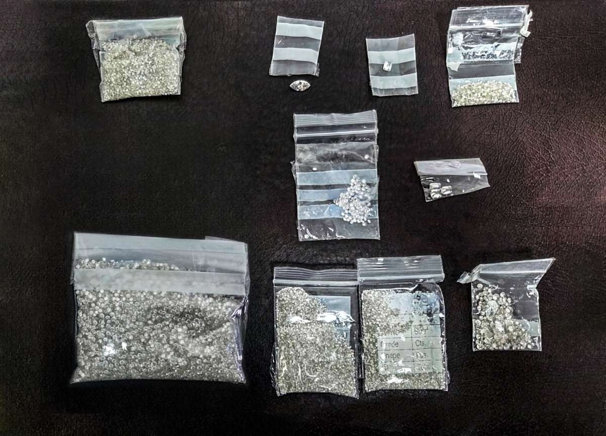 Gömrük nəzarətindən gizlədilən 654,9 karat brilyant qaşlar AŞKARLANDI