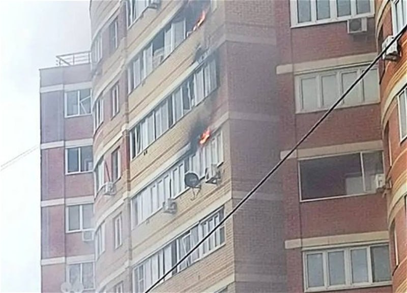 Moskva vilayətində İNSANLAR TƏLAŞDA - Dronlar yaşayış binalarına dəydi - FOTO Moskva vilayətində İNSANLAR TƏLAŞDA - Dronlar yaşayış binalarına dəydi - FOTO
