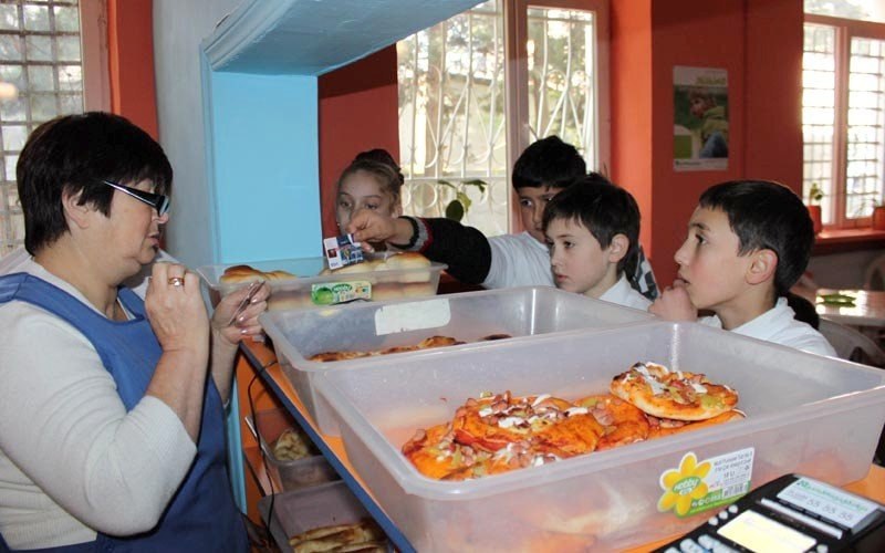 Məktəb bufetlərində şagirdlərə pulsuz YEMƏK veriləcək? &ndash; Rəsmi AÇIQLAMA