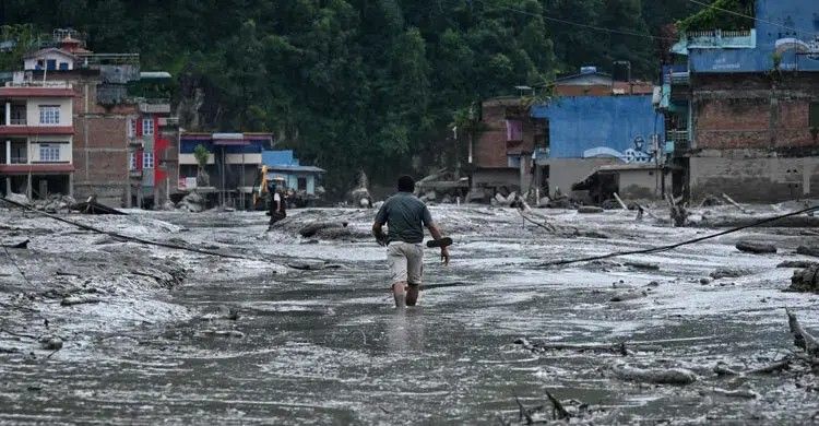 Nepalda daşqınlardan sonra içməli su qıtlığı yaranıb