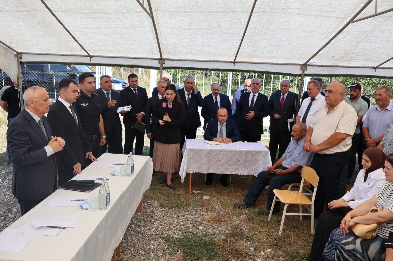 Qusarda sakinlər icra başçısı ilə görüşdə iki əsas məsələni qaldırdı - FOTO Qusarda sakinlər icra başçısı ilə görüşdə iki əsas məsələni qaldırdı - FOTO