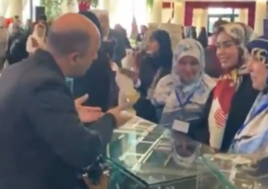 İranda rial çökür, Əraqçının xanımı isə qızıl seçir - VİDEO