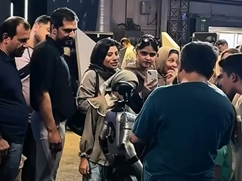 Uzaqdan idarə olunan robotu &ldquo;süni intellekt&rdquo; kimi təqdim etdilər &ndash; VİDEO