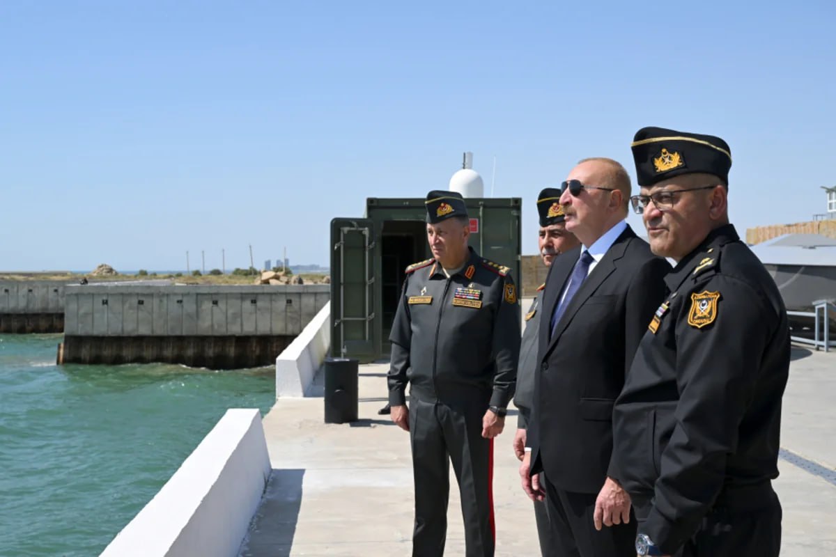 Prezidentin sosial media hesablarında HDQ qərargahını ziyarətinə dair VİDEOÇARX paylaşıldı