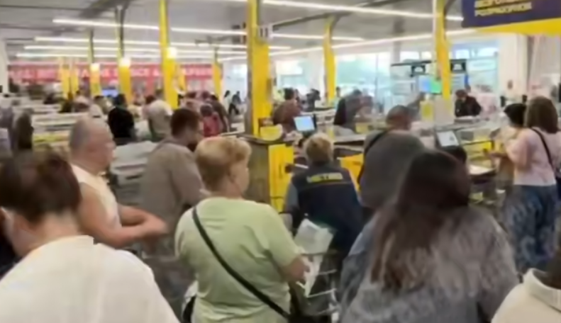 Kuşner və Uitkofun Kiyevə gəlişi sakinlərin işinə yaradı - Supermarketlərə üz tutdular - VİDEO