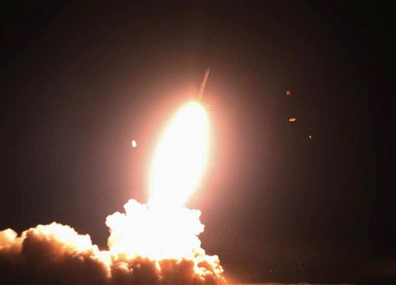 İran yeni raketini ABŞ hərbi gəmisinin üzərində sınaqdan keçirdi