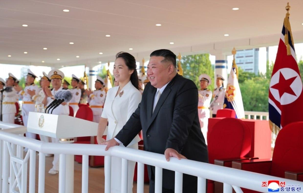 Kim Çen In qızı ilə GÖRÜNTÜLƏNDİ
