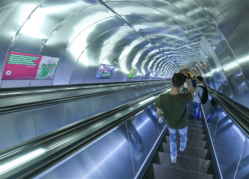 Ötən ay Bakı metrosunda eskalatorlar 200 dəfəyə yaxın dayanıb - 80 dəfə sərnişin yıxılması... Ötən ay Bakı metrosunda eskalatorlar 200 dəfəyə yaxın dayanıb - 80 dəfə sərnişin yıxılması...