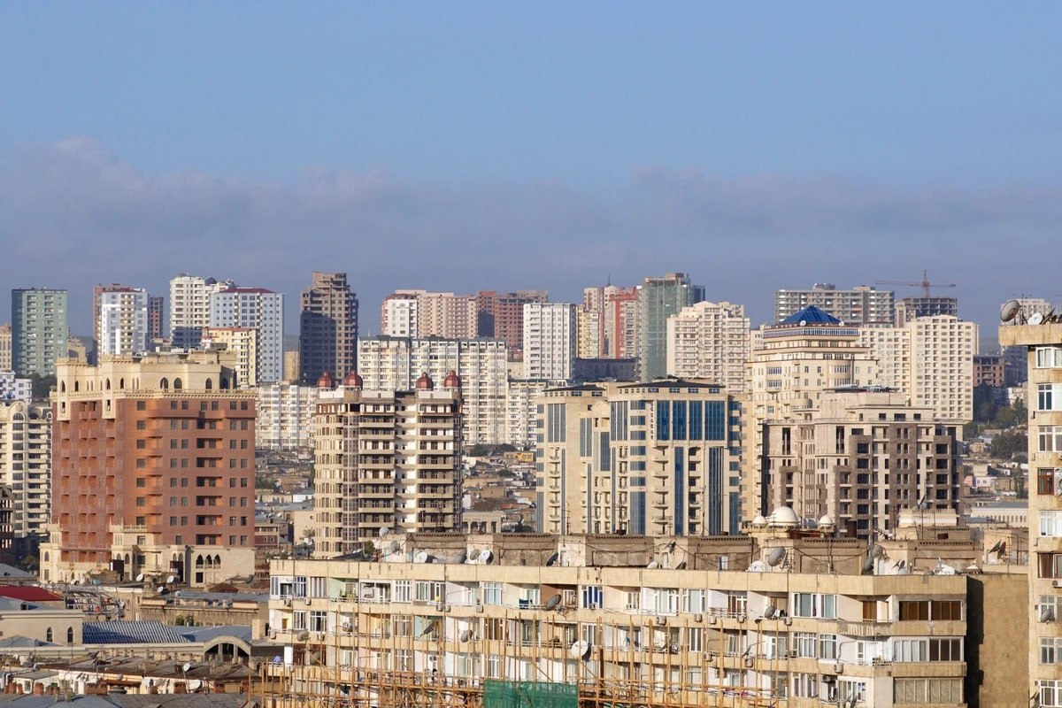 Bakıda binaların fasadları güclü küləyə davamlıdırmı? &ndash; Memardan AÇIQLAMA