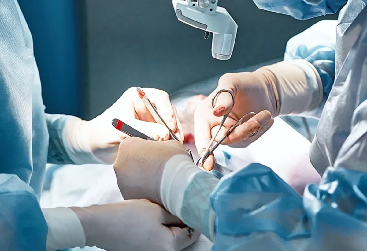 Qanunsuz plastik əməliyyatlar aparan 3 cərrah CƏZALANDIRILDI, 22 klinika cərimələndi &ndash; RƏSMİ