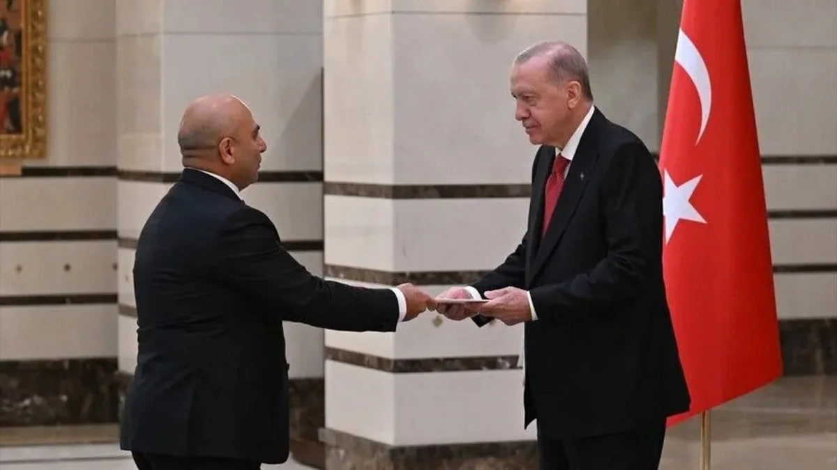 Rəşad Aslanov etimadnaməsini Ərdoğana təqdim etdi Rəşad Aslanov etimadnaməsini Ərdoğana təqdim etdi