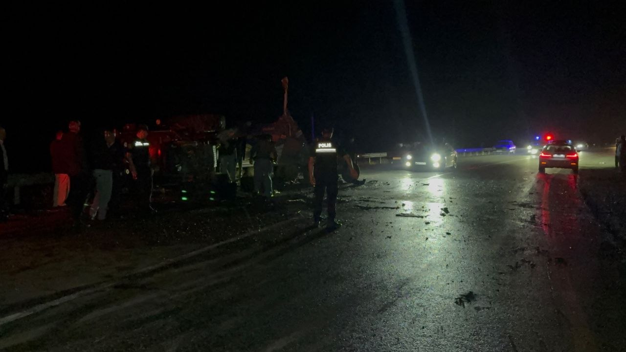 Zərdabda DƏHŞƏTLİ QƏZA - Beş nəfər yanaraq həyatını itirdi - FOTO Zərdabda DƏHŞƏTLİ QƏZA - Beş nəfər yanaraq həyatını itirdi - FOTO