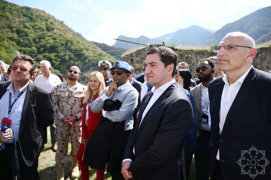 Diplomatlar Xudavəng monastırında &ndash; FOTO/VİDEO