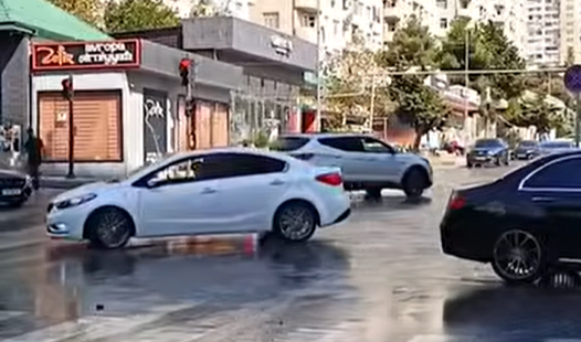 Bakıda kanalizasiya borusu partladı - VİDEO Bakıda kanalizasiya borusu partladı - VİDEO