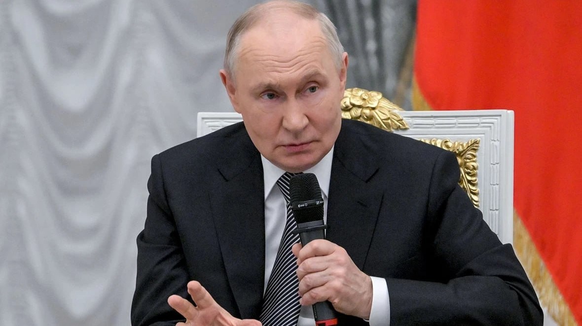 Putin: Hər bir xalq inkişaf yolunu özü seçməlidir