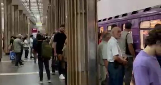 Bakı metrosunda NASAZLIQ &ndash; Qatarların hərəkəti dayandı - VİDEO