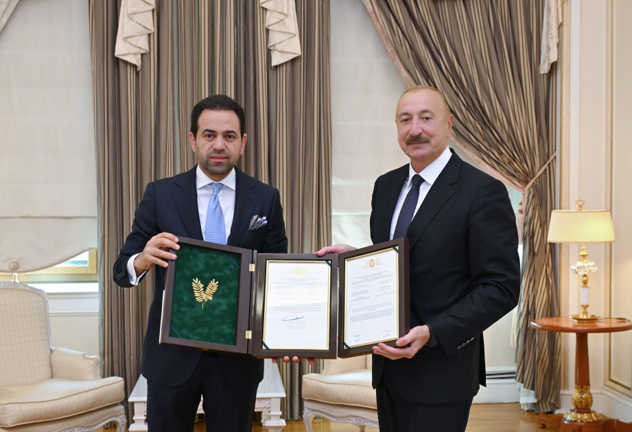 İlham Əliyevə "Zayed İnsan Qardaşlığı Mükafatı"nın sertifikatı təqdim olundu - FOTO