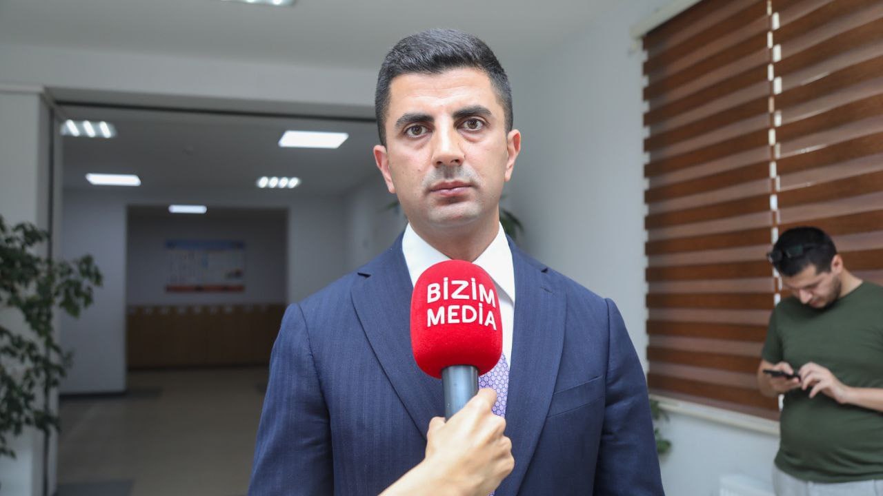 Qızların məktəbdə sırğa taxması qadağan edilir? - Eşqi Bağırovdan ÖZƏL AÇIQLAMA