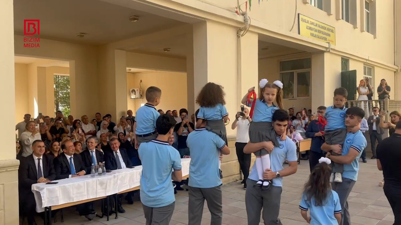Birincilərin ilk zəng həyəcanı – VİDEOREPORTAJ Birincilərin ilk zəng həyəcanı – VİDEOREPORTAJ