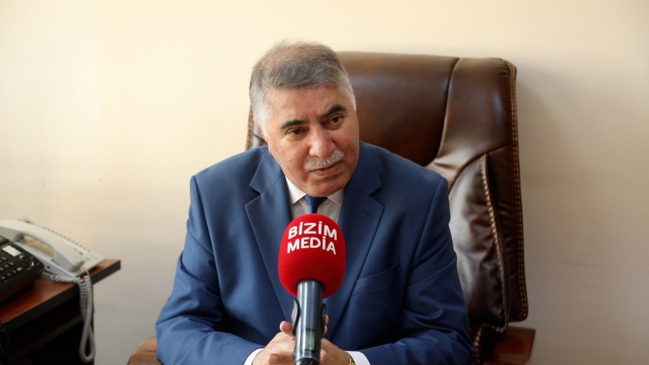 Professordan dərsliklərdən vurğunun çıxarılmasına sərt REAKSİYA - “Bu, dilə sataşmaqdır” Professordan dərsliklərdən vurğunun çıxarılmasına sərt REAKSİYA - “Bu, dilə sataşmaqdır”