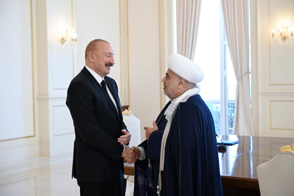 “Mehriban xanıma dedim şəkil çəkdirək və şeyxə göndərin” “Mehriban xanıma dedim şəkil çəkdirək və şeyxə göndərin”