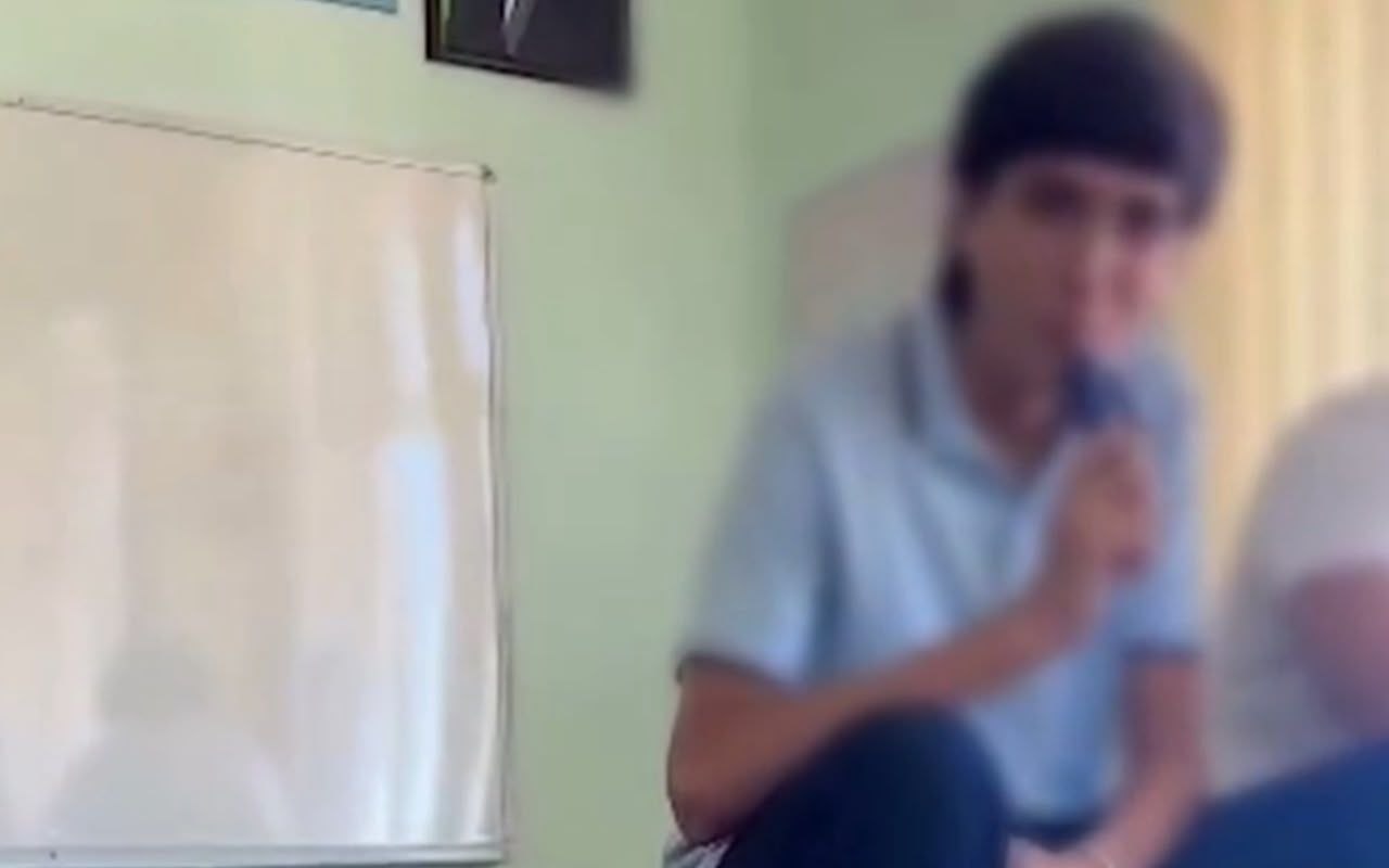 Məktəbdə elektron siqaret çəkən şagirdlərlə bağlı RƏSMİ AÇIQLAMA