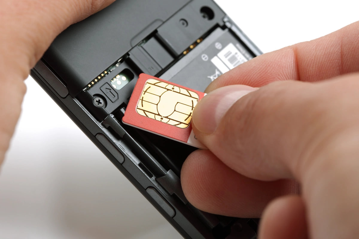 Telefon nömrəniz başqasına satıla bilər - Bank hesabları üçün təhlükə