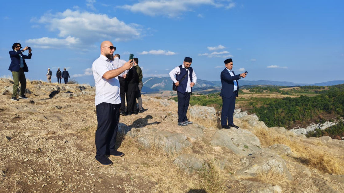 Seyid Yəhya Bakuvi konfransının iştirakçıları Şuşada - FOTO Seyid Yəhya Bakuvi konfransının iştirakçıları Şuşada - FOTO