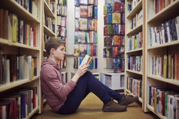 Sinqapurda kitab oxuyanlara PUL veriləcək
