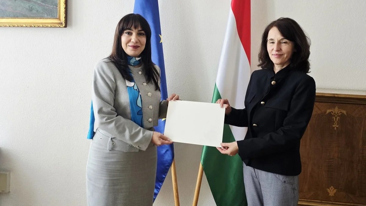 Esmira Cəfərova etimadnaməsinin surətini Macarıstan XİN-ə təqdim etdi &ndash; FOTO