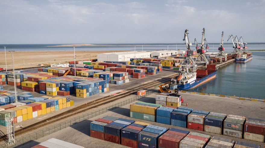 Bakı Limanında yük aşırılması 5,5 milyon tonu keçdi Bakı Limanında yük aşırılması 5,5 milyon tonu keçdi
