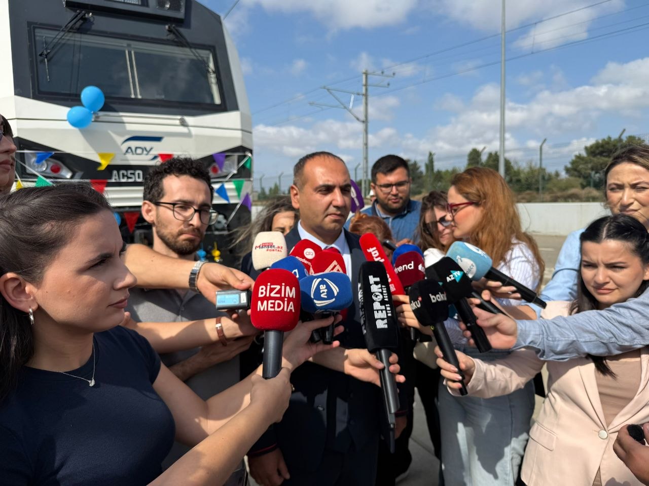 Çindən gətirilən yeni lokomotivlərin əsas üstünlükləri AÇIQLANDI