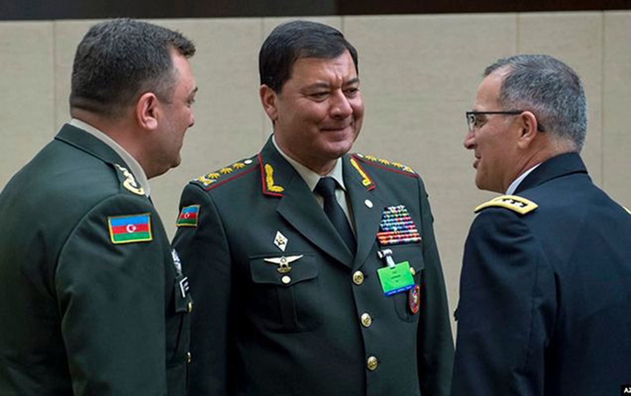 Nəcməddin Sadıkova 21 minlik armudu stəkan alan- Polkovnikin məhkəməsi başladı