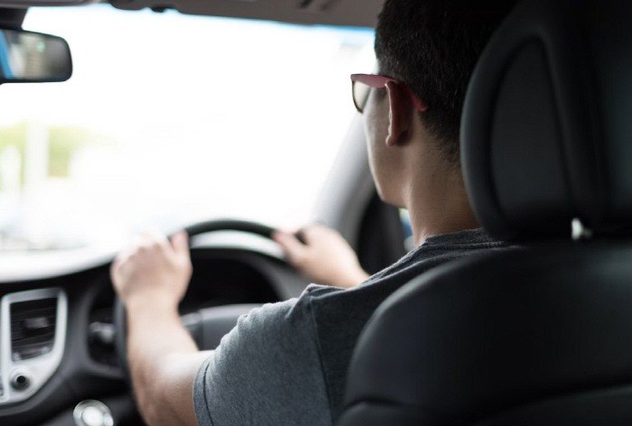 Görmə məhdudiyyətli kişi dörd şüşə şərab içdi və maşınla 240 kilometr yol qət etdi &ndash; FOTO